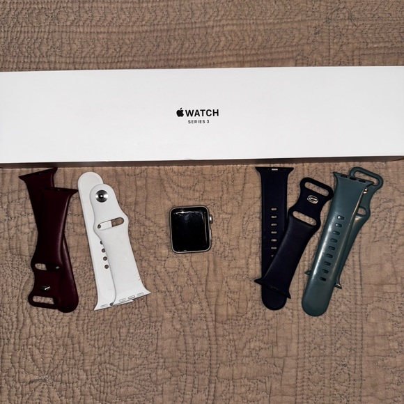 42mm Apple Watch Series 3 - Picture 1 of 2
